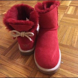 Brand NEW UGG in reddddd(lovely bow on back)