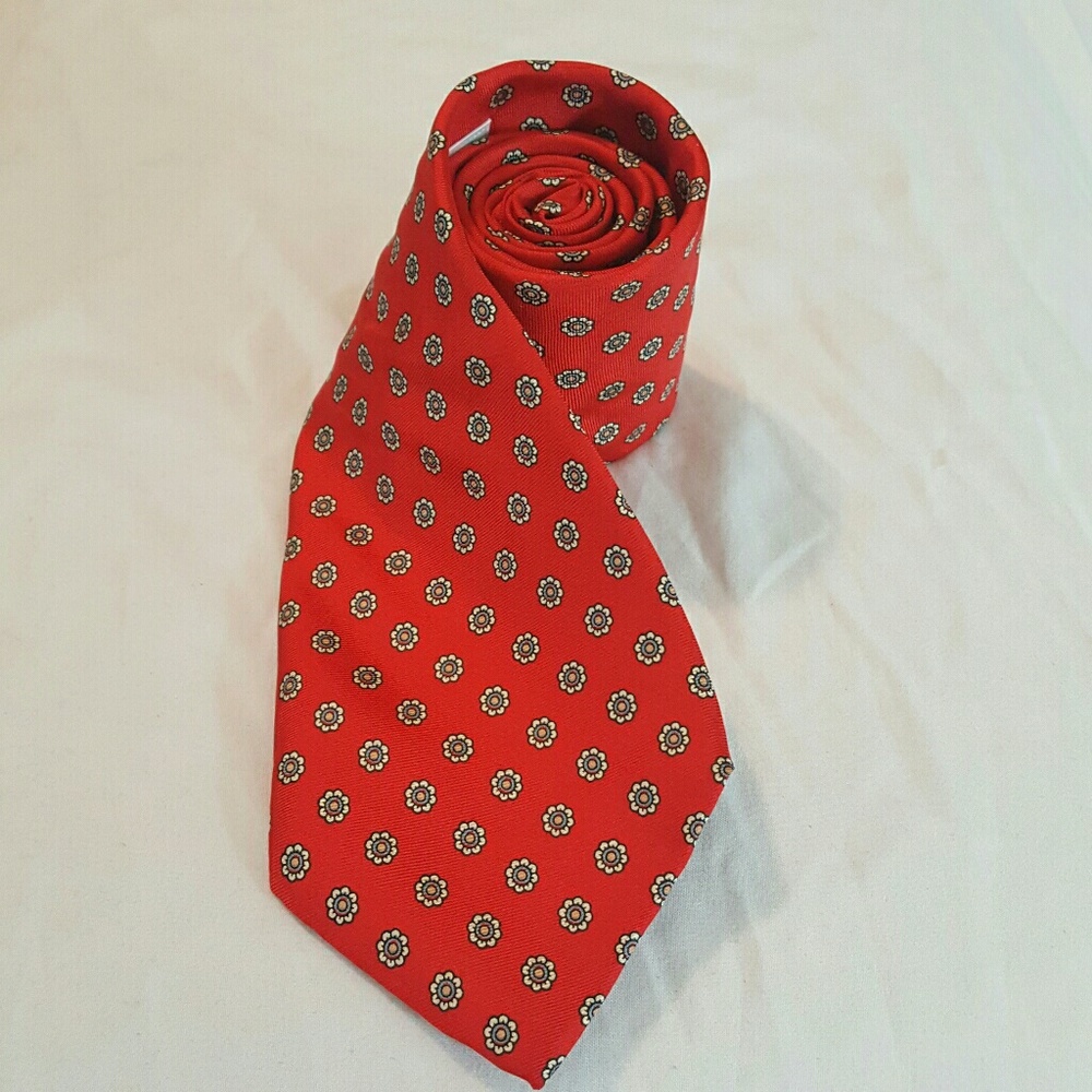 Geoffrey Beene 100% silk tie