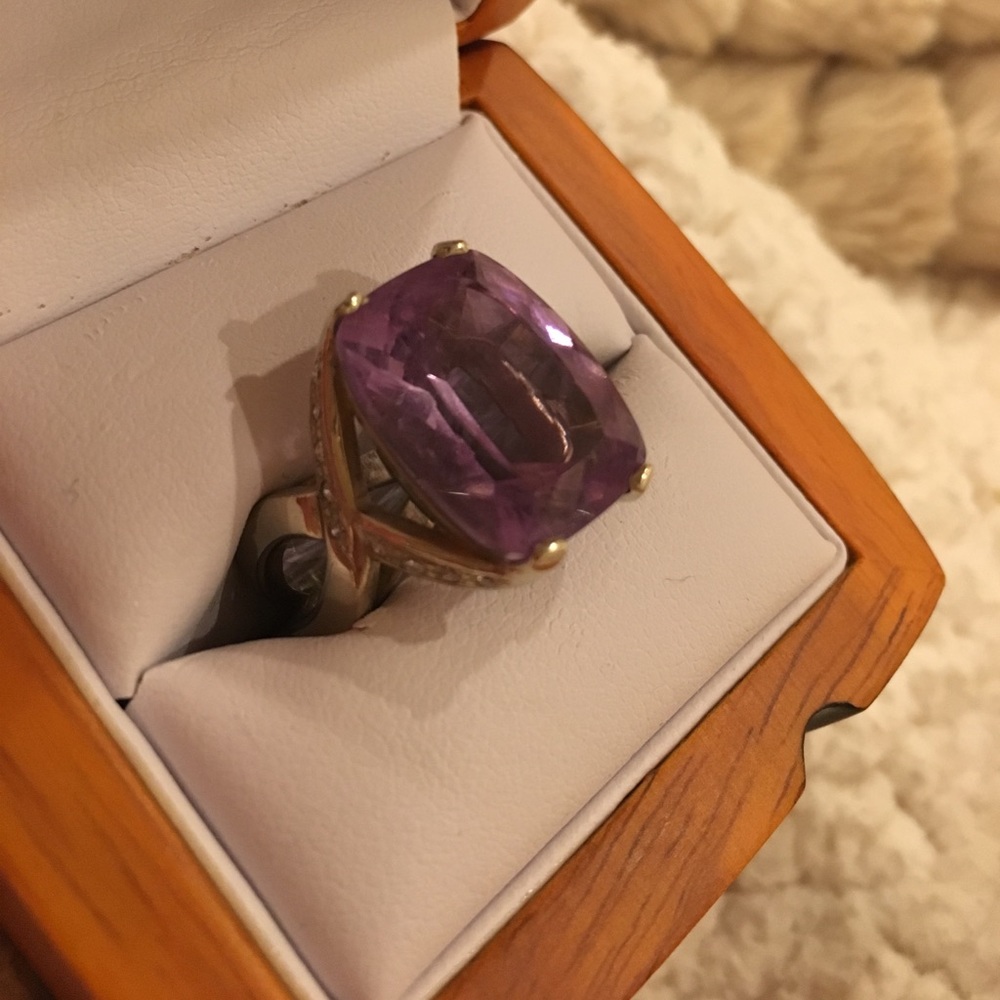 Additional pictures of amethyst ring
