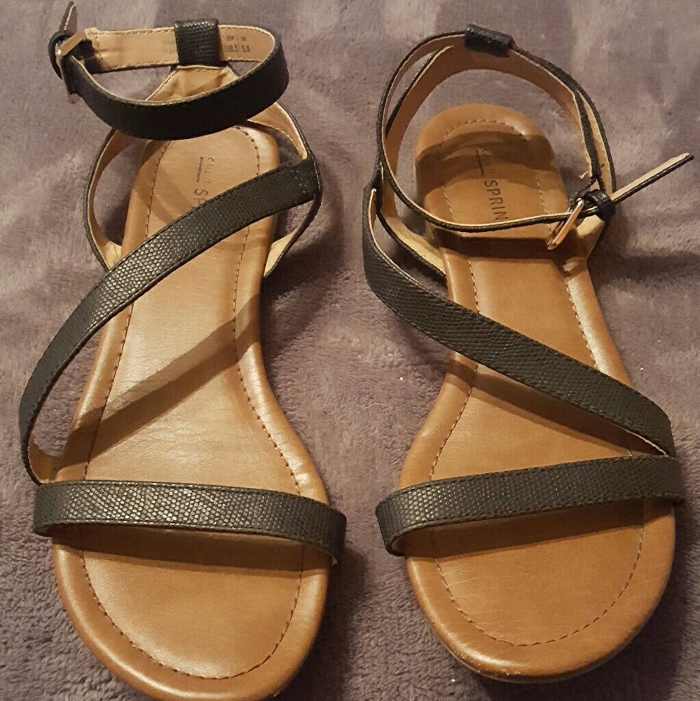 Black strappy sandal.