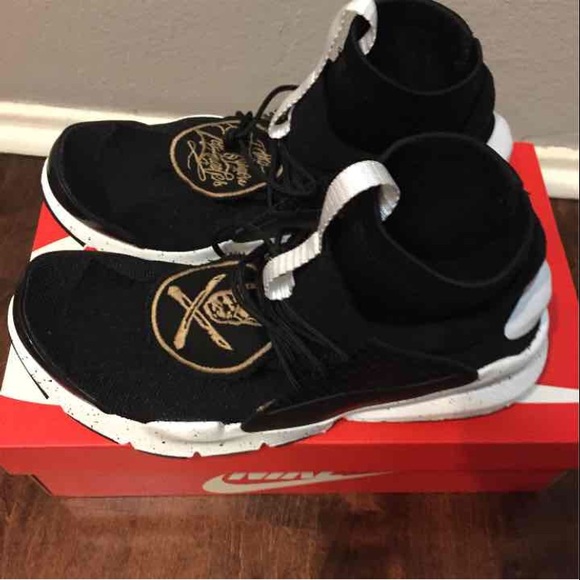 The Shoe Surgeon 1 of 25 Nike Lace Dart Custom 11 - Picture 2 of 8