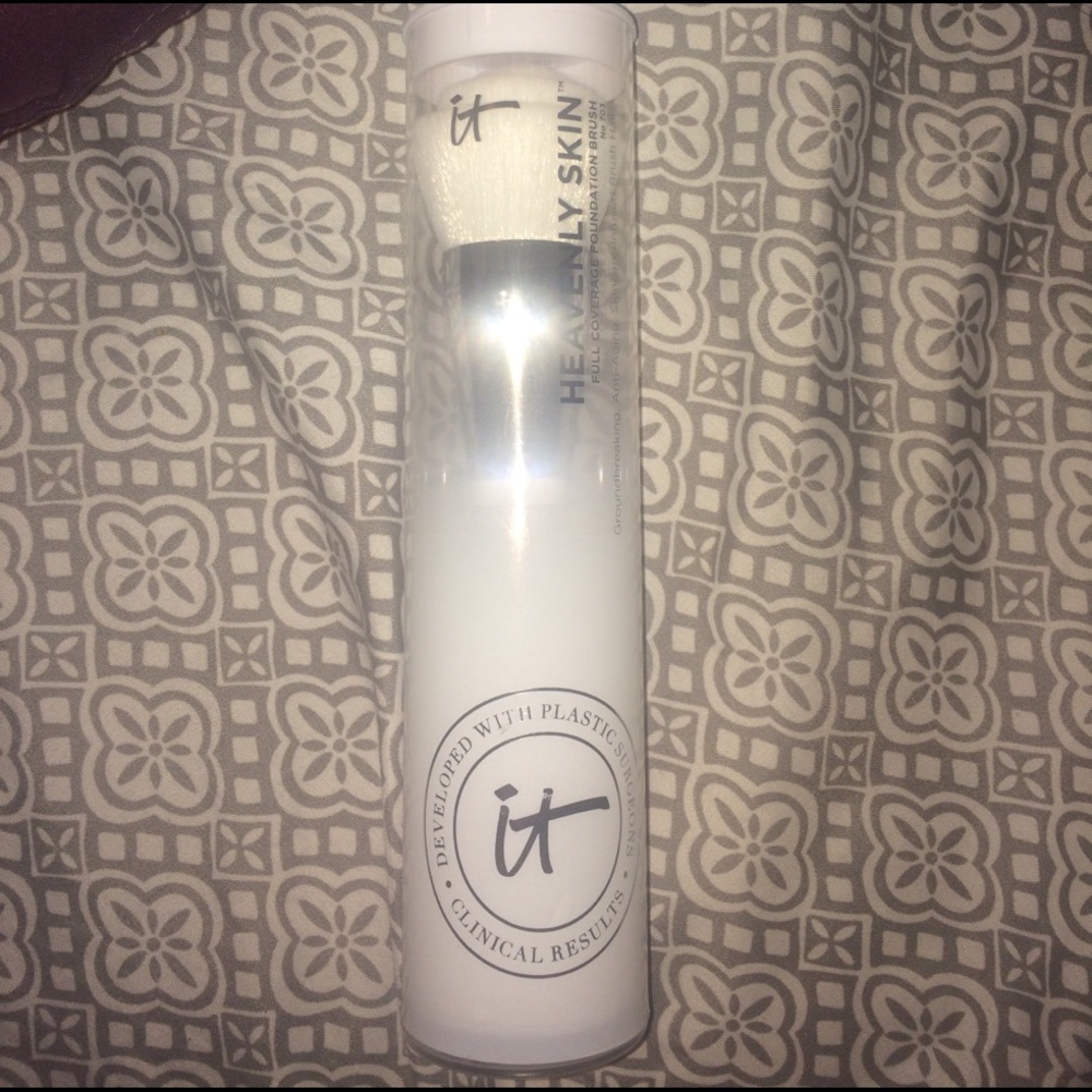 IT Cosmetics Heavenly Skin Foundation Brush #703