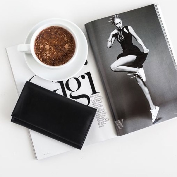 [Naked Vice] • ZOE - Picture 2 of 3