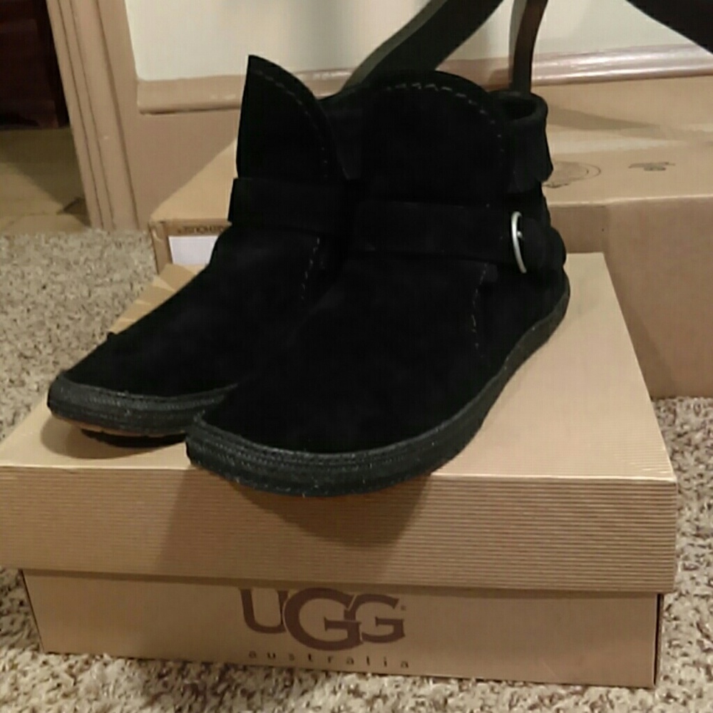 Black suede Ugg booties 9 nib
