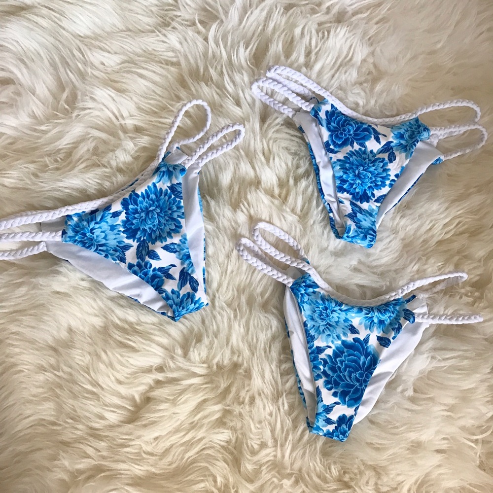 BRAND NEW Frankie's bikinis bottom in Blue Dahlia