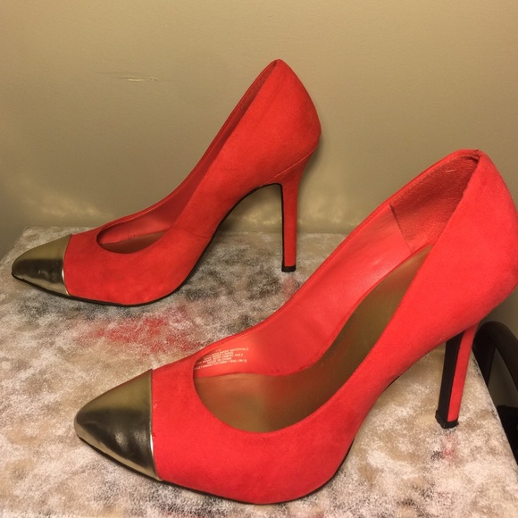 Red High-heels - Picture 3 of 3