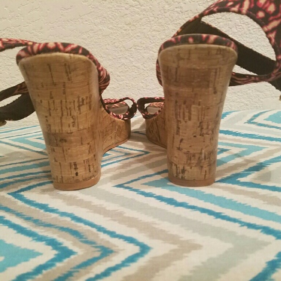 Pretty Pink & Black Wedges - Picture 2 of 4