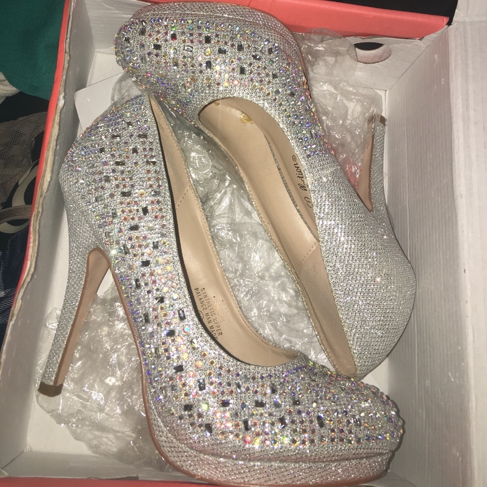 Prom Heel! Excellent condition. Only worn once.