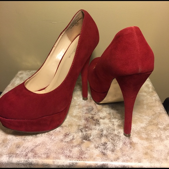Cherry color high-heels - Picture 2 of 2