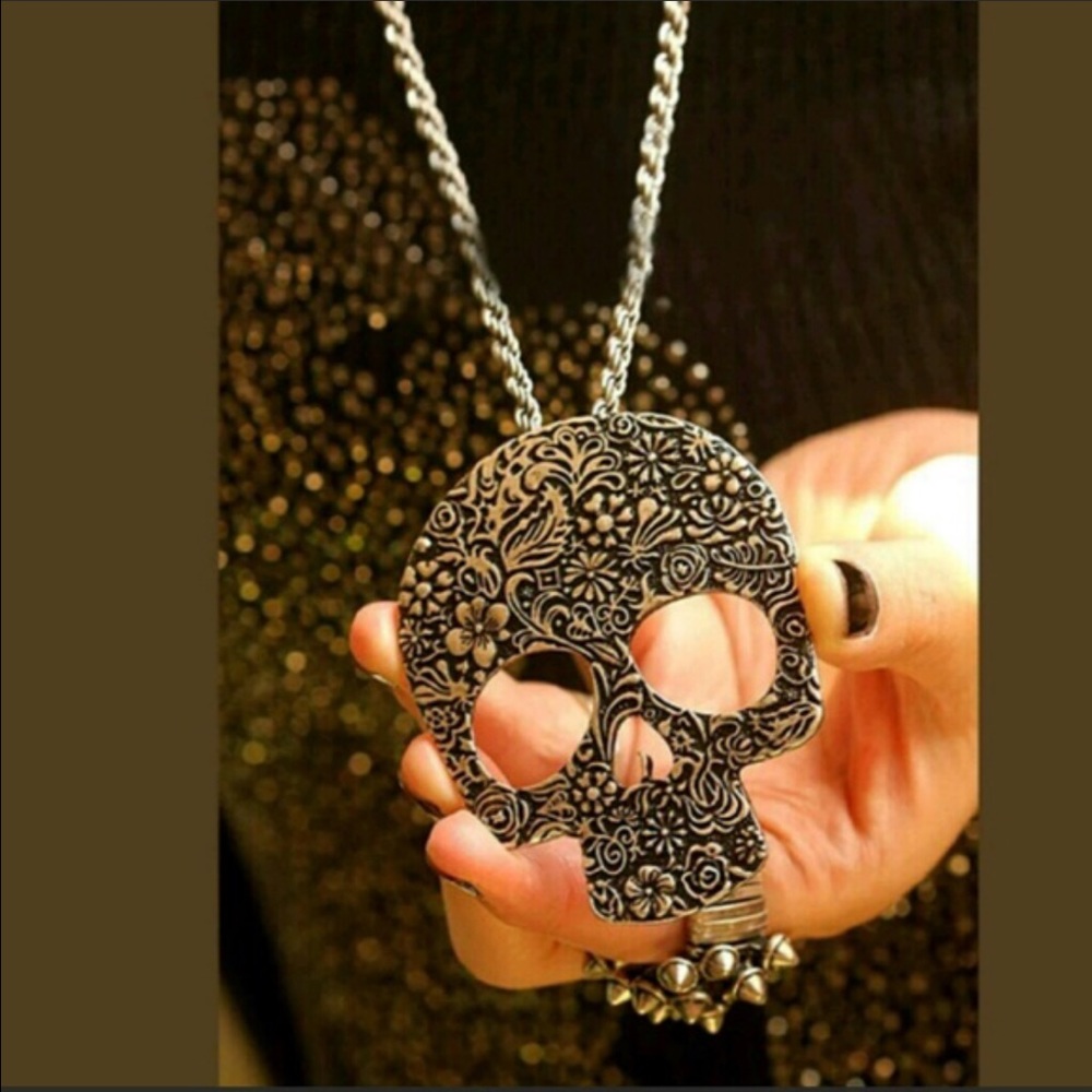 Gold Skull Sweater Necklace - Picture 2 of 2