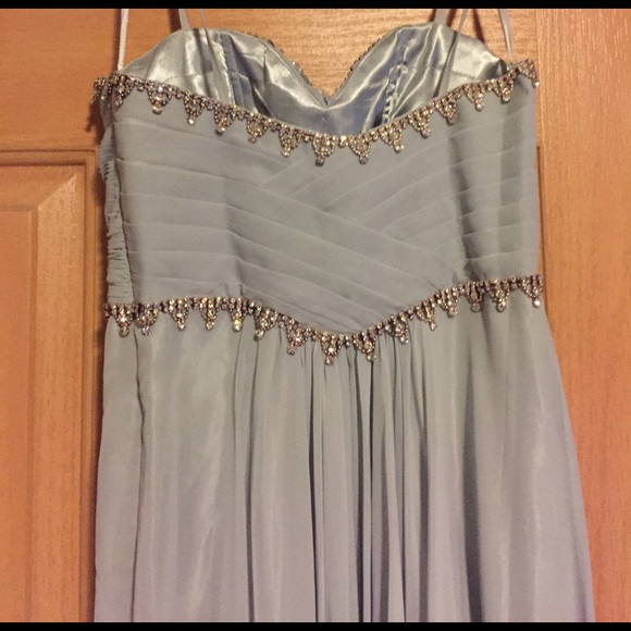 Prom dress - Picture 2 of 6