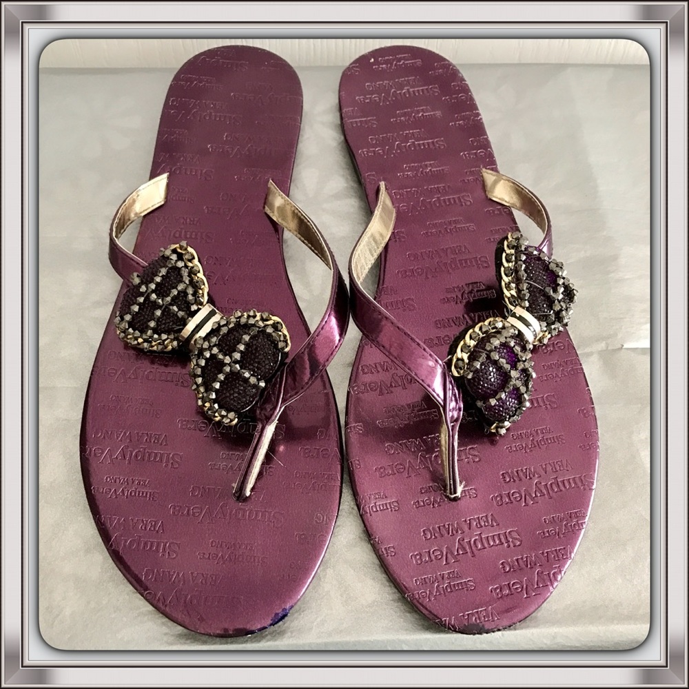 Simply Vera Wang Flip Flops