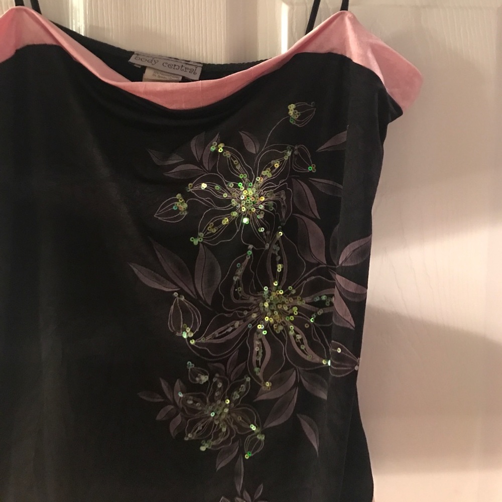 Cute tank - Picture 2 of 2