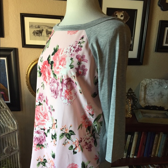 Lara floral/gray baseball style top - Picture 3 of 3