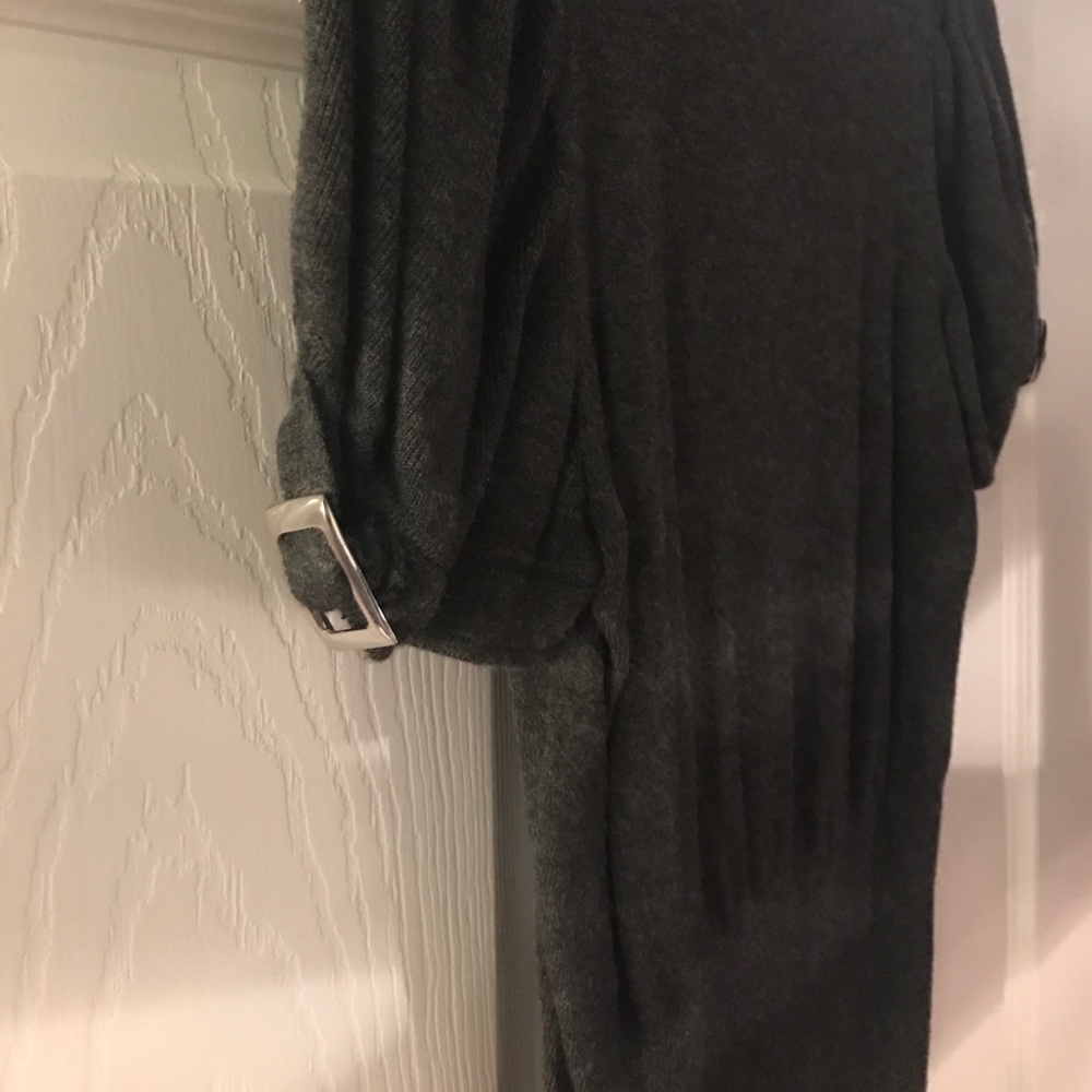Gray top - Picture 2 of 2
