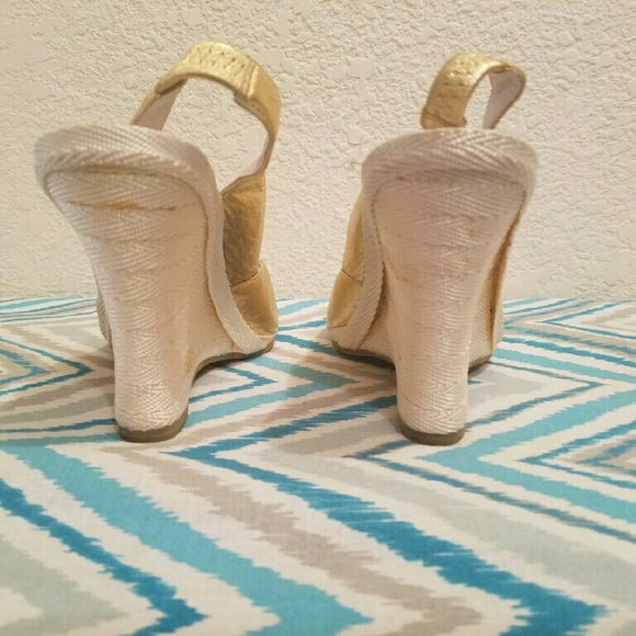 Bakers Gold Wedges - Picture 2 of 4