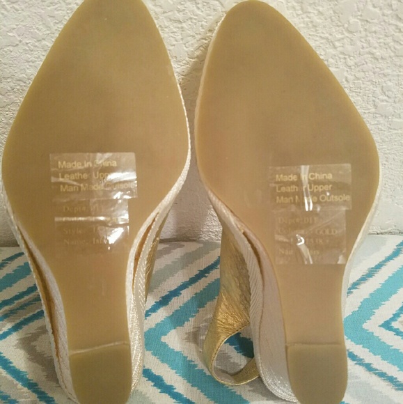 Bakers Gold Wedges - Picture 3 of 4