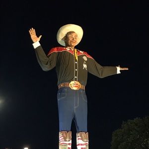 Meet your Posher, Monica