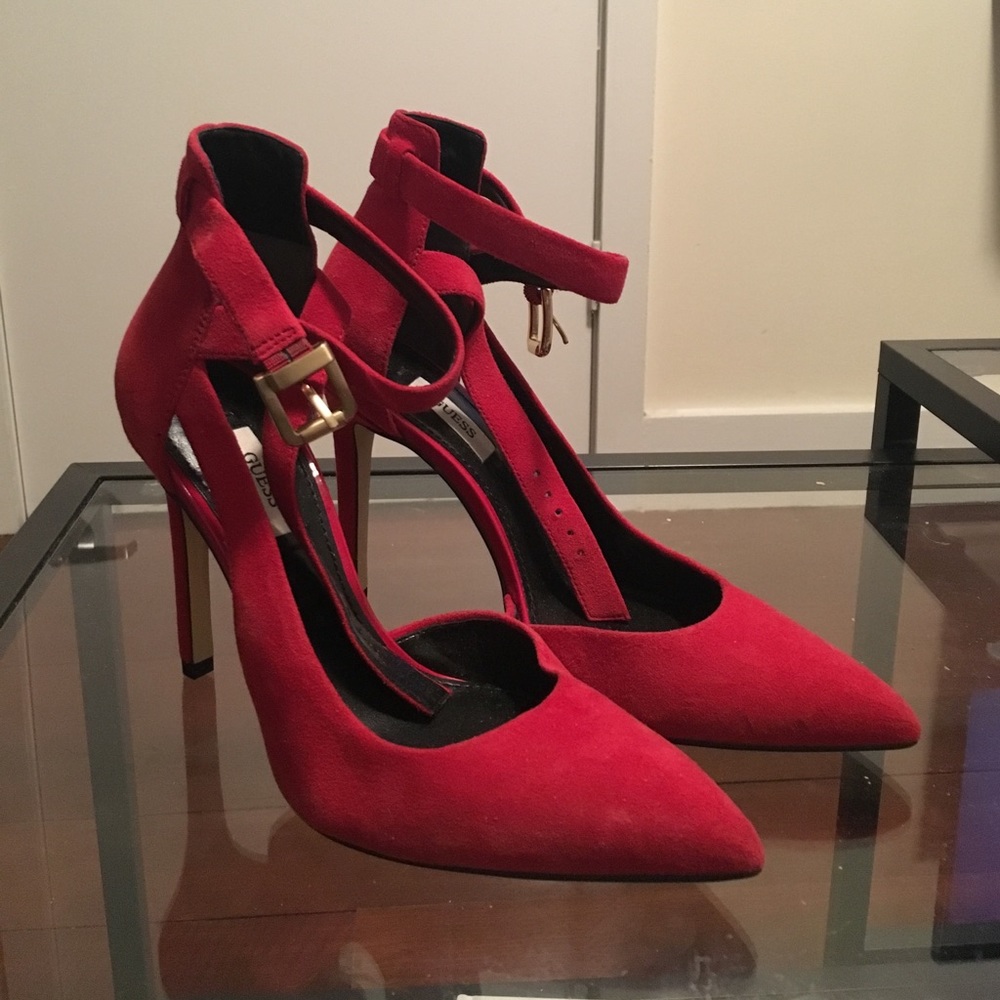 GUESS Dress Pumps