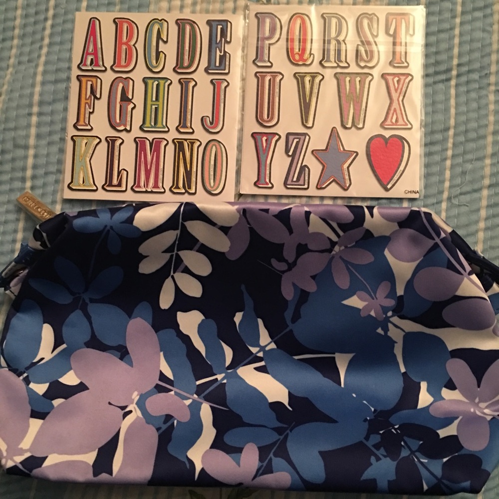 Estée Lauder cosmetic bag