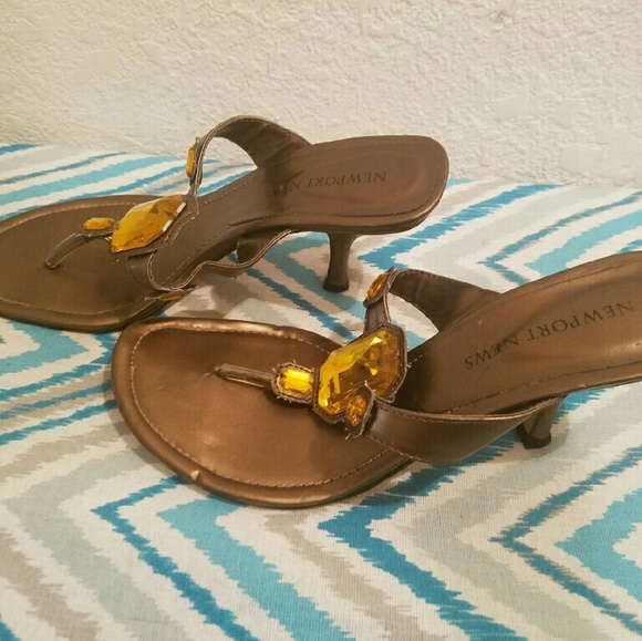 Newport News Bronze Thong heels w/ Yellow Stone - Picture 4 of 4