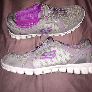 Like new memory foam Skechers Plex Fusion