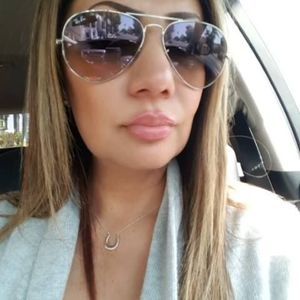 Meet your Posher, Connie