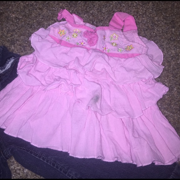 Jeans and pink blouse - Picture 2 of 3