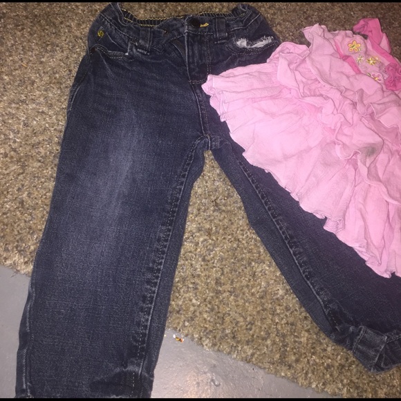 Jeans and pink blouse - Picture 3 of 3