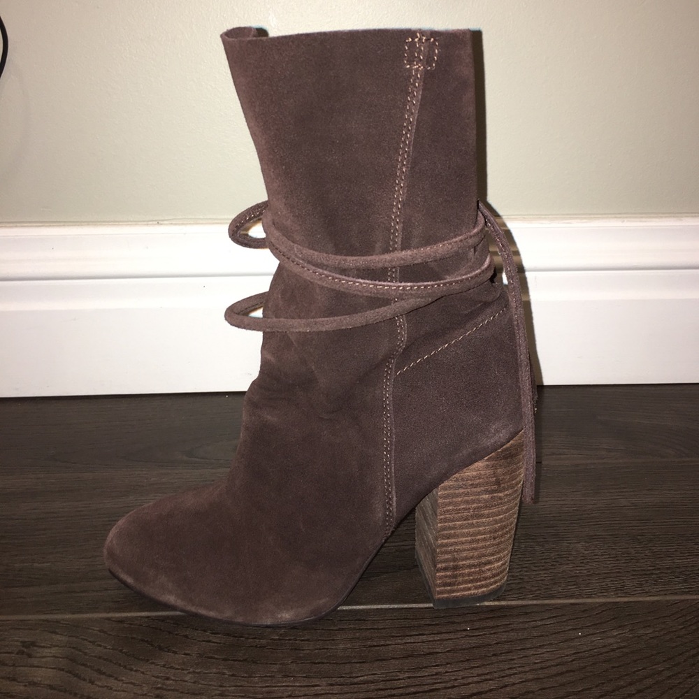 BROWN TIED ANKLE BOOTIES