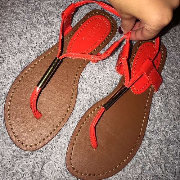 Flat sandals - Picture 2 of 3