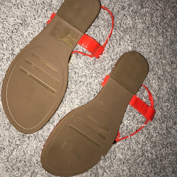 Flat sandals - Picture 3 of 3