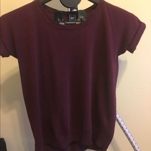 GAP short sleeve sweater. Size S.