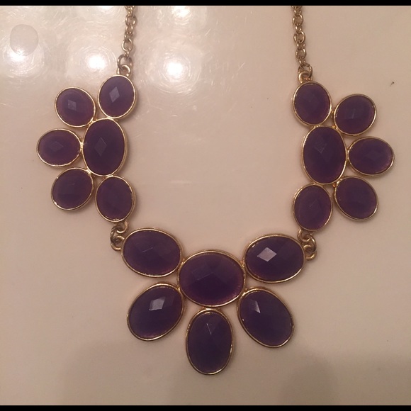 Purple necklace and earring set - Picture 3 of 3