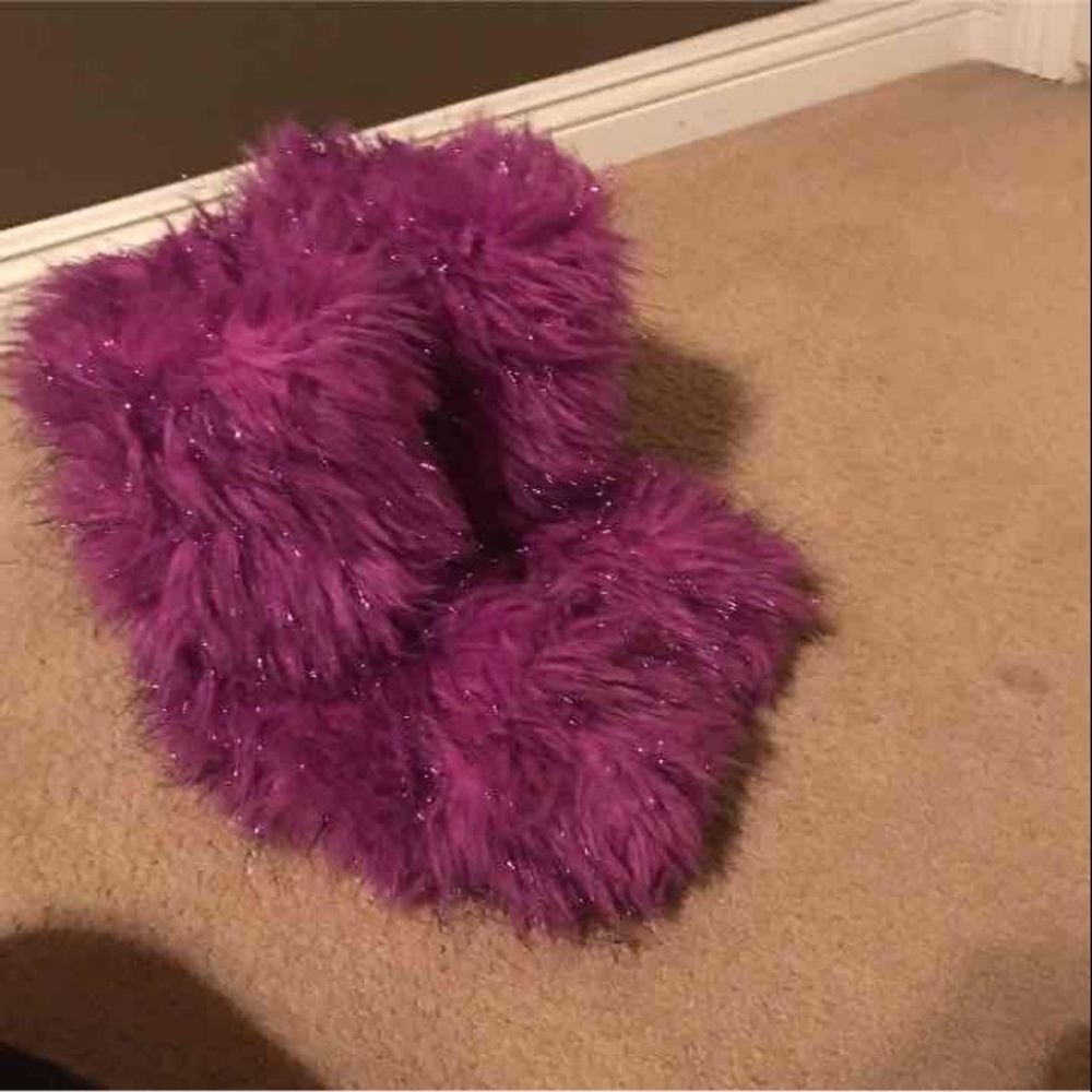 Slippers - Picture 2 of 3