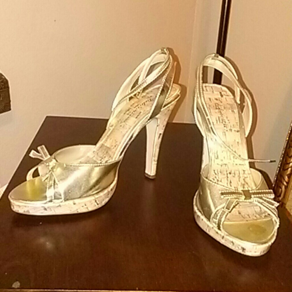 Fashionable Gold heels !!