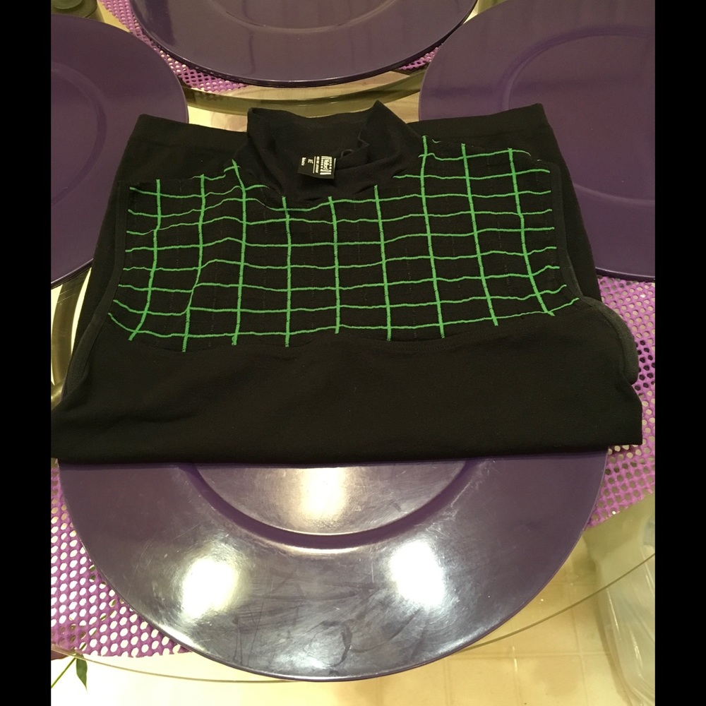 Top - Picture 2 of 3