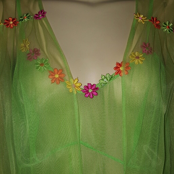 Lingerie - Picture 2 of 3