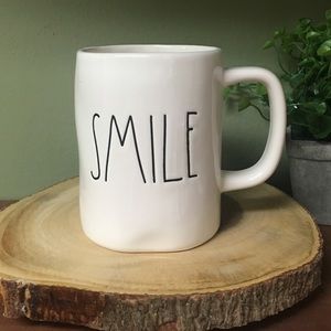 Rae Dunn "Smile" Mug ☕️