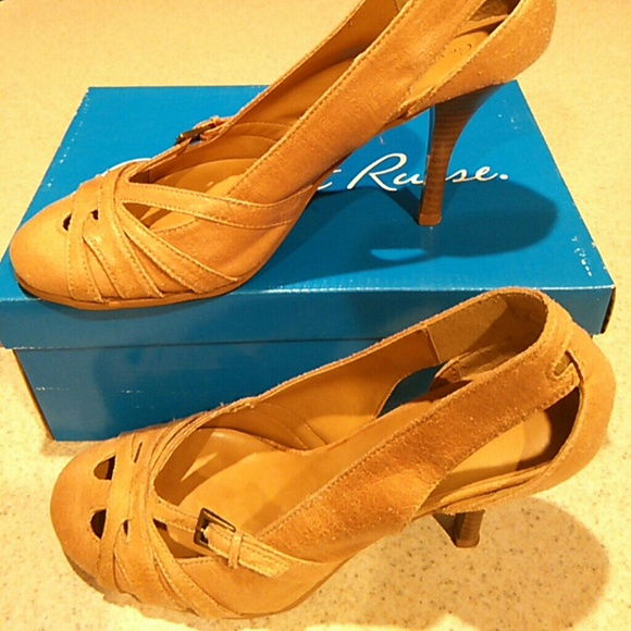 FREE with Purchase!! Charlotte Russe heels 8 - Picture 3 of 8