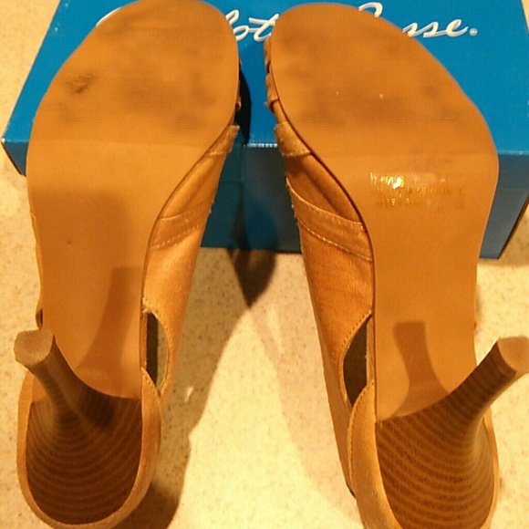 FREE with Purchase!! Charlotte Russe heels 8 - Picture 7 of 8