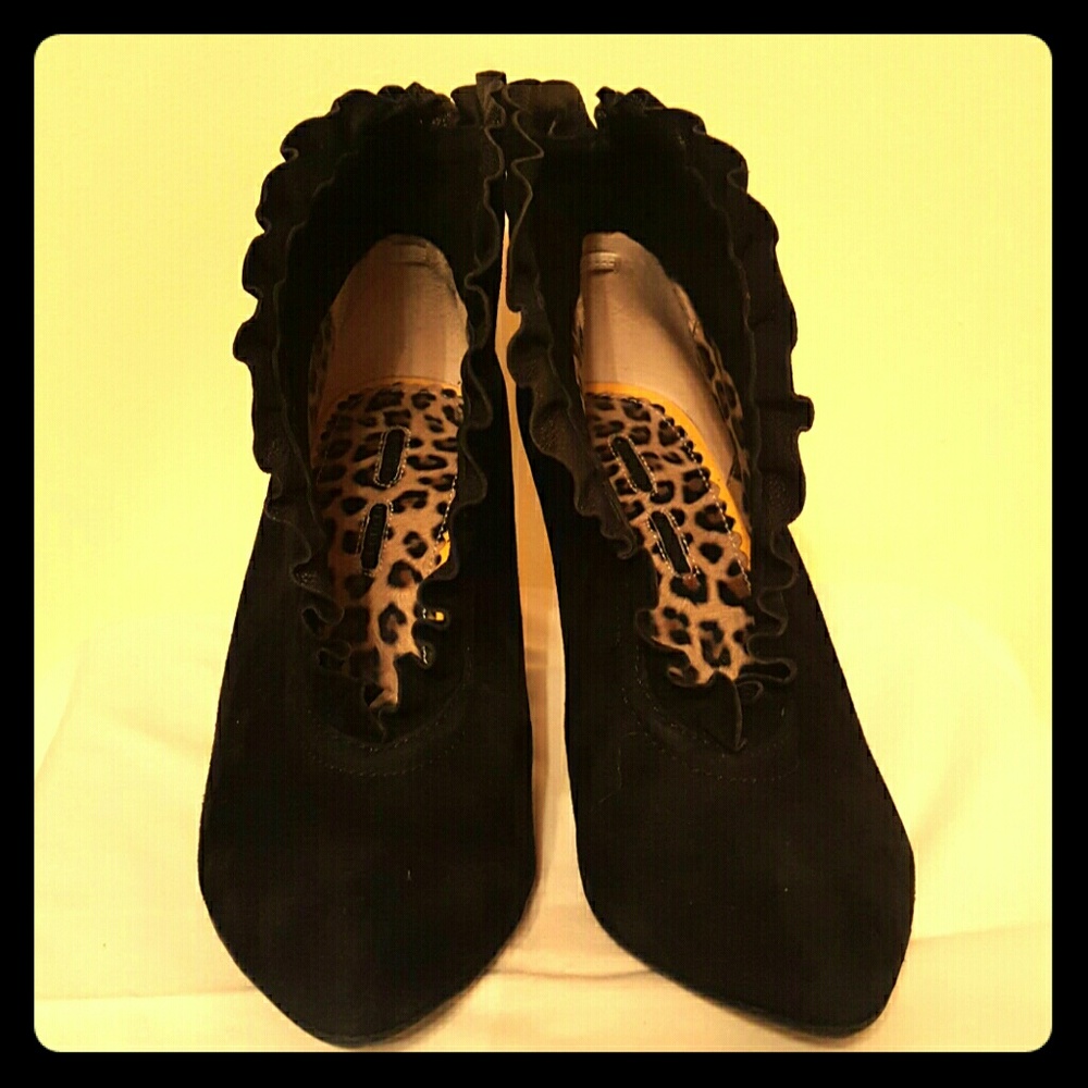 Shoe - Picture 2 of 5