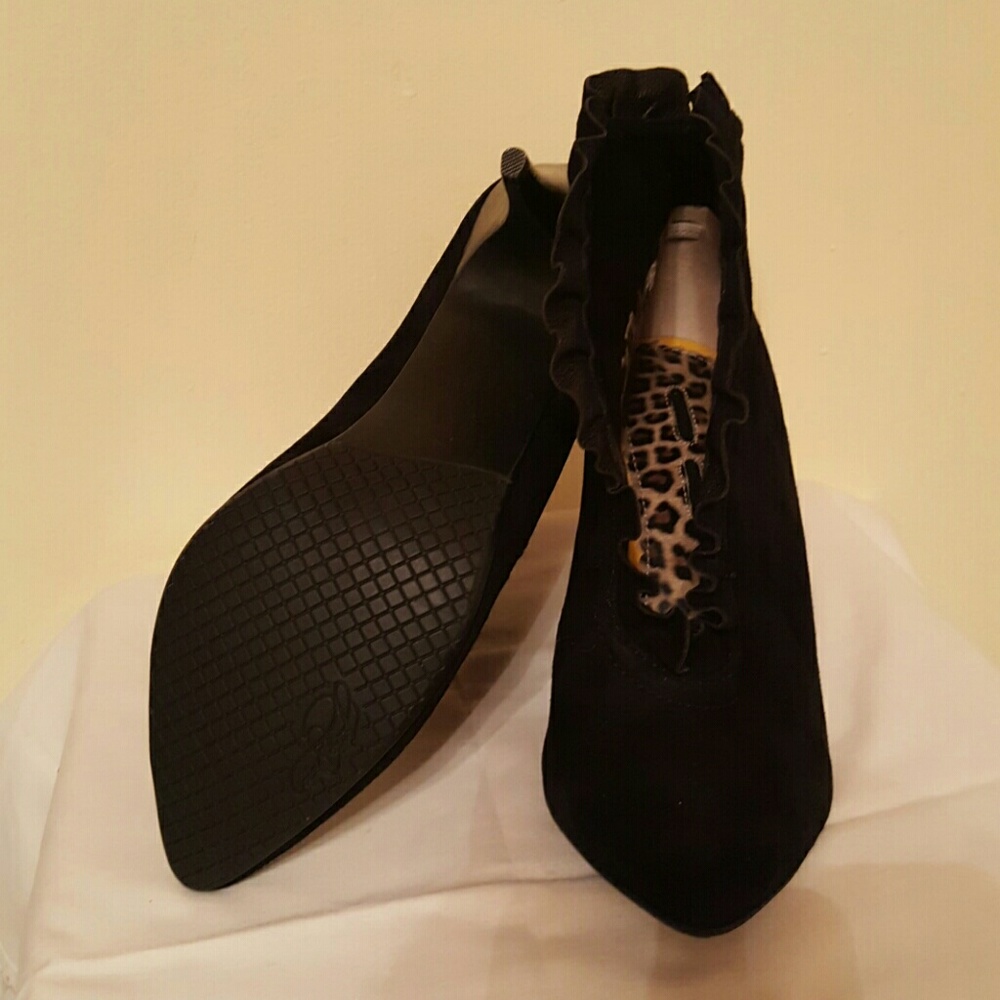 Shoe - Picture 3 of 5