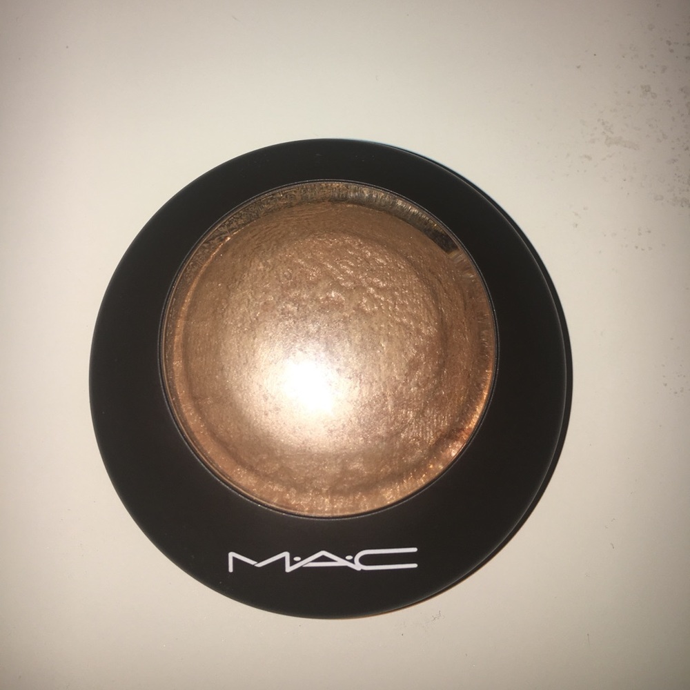 Mac highlight in global glow