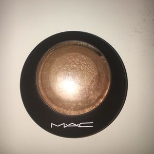 Mac highlight in global glow