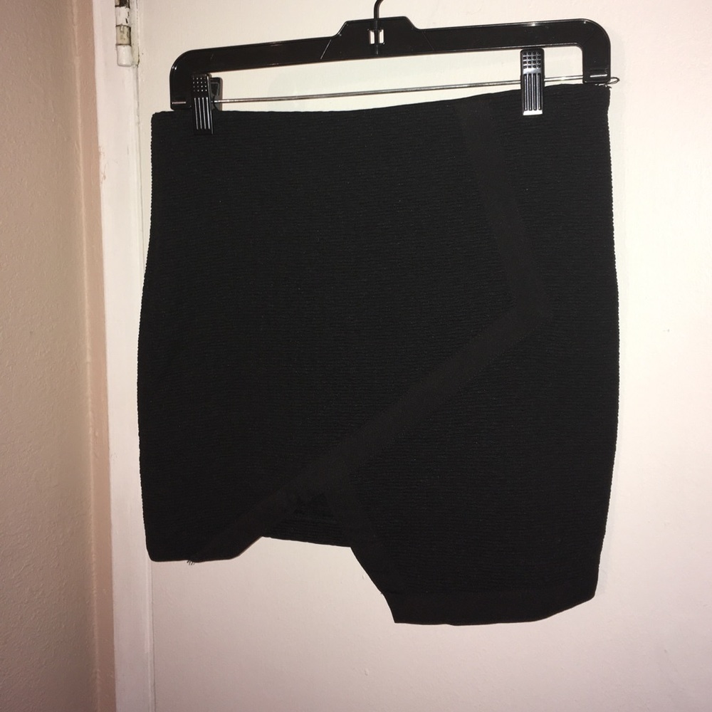 Black skirt with Right thigh cut