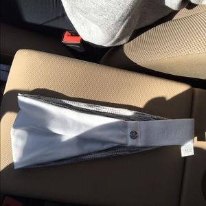 Lululemon NWOT reversible headband
