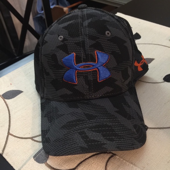 Under Armor - Picture 1 of 2