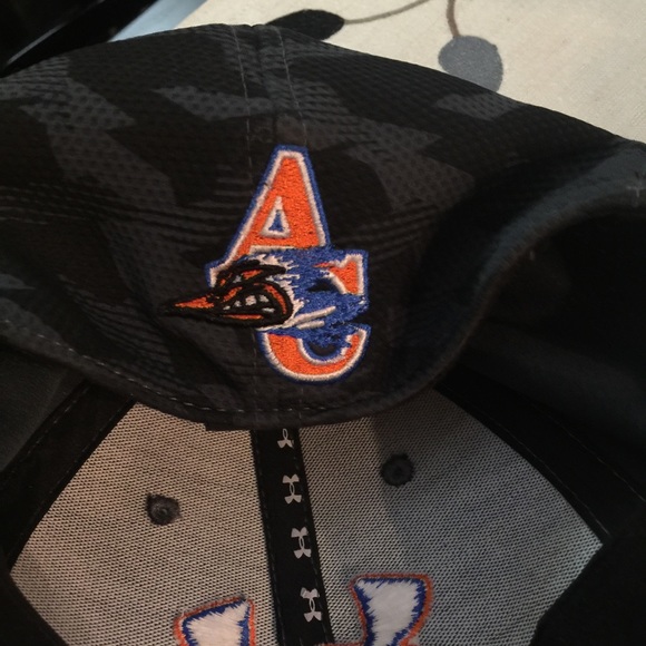 Under Armor - Picture 2 of 2