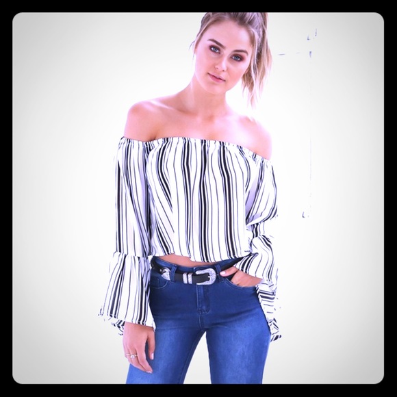 Tops - LAST ONE!HOST PICK!BOHO COLD SHOULDER BELL SLEEVES